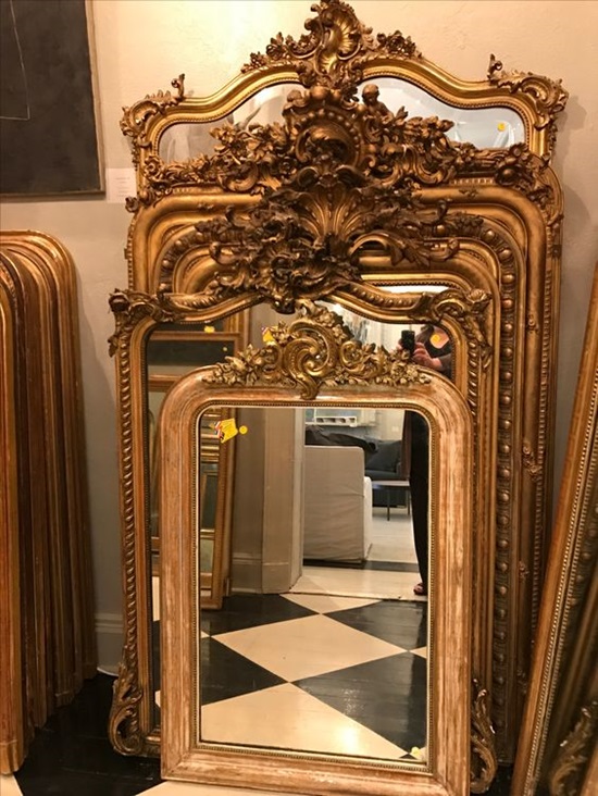 Carved art gallery frames